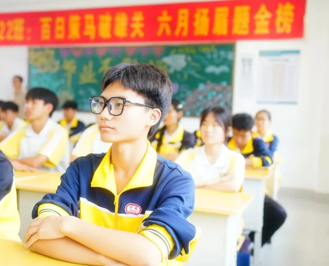 暖心护航,逐梦中考|蒙自华清中学多措并举为2026届初三学子助威聚力-第73张图片-四季读书网 暖心护航,逐梦中考|蒙自华清中学多措并举为2026届初三学子助威聚力-第73张图片-四季读书网