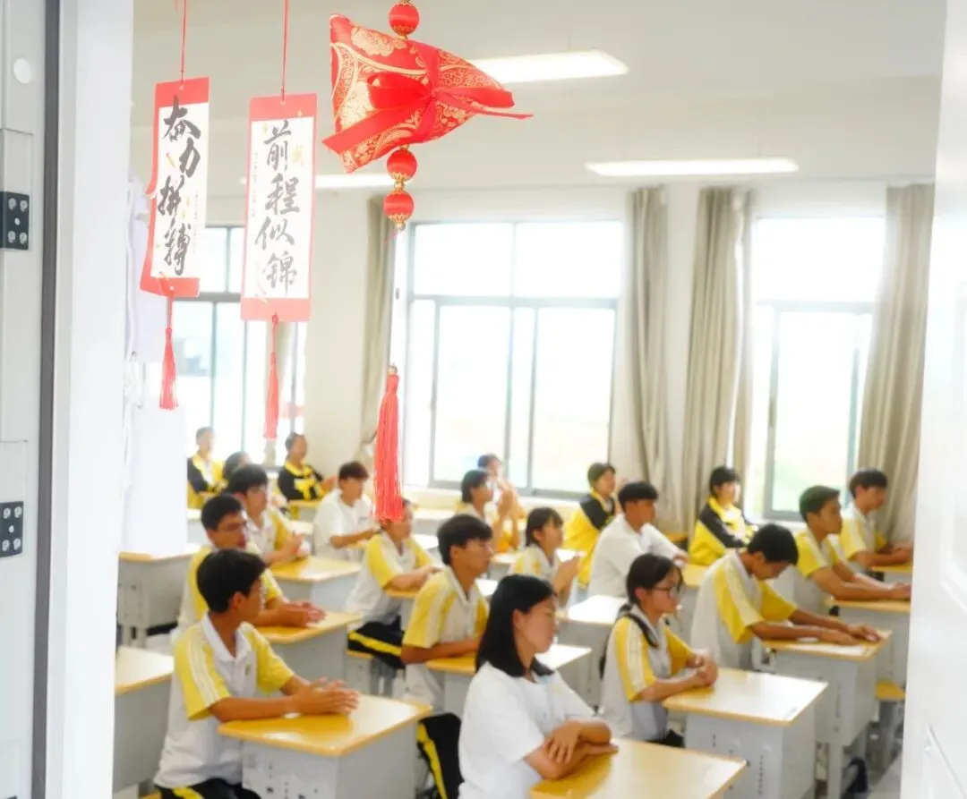 暖心护航,逐梦中考|蒙自华清中学多措并举为2026届初三学子助威聚力-第78张图片-四季读书网 暖心护航,逐梦中考|蒙自华清中学多措并举为2026届初三学子助威聚力-第78张图片-四季读书网