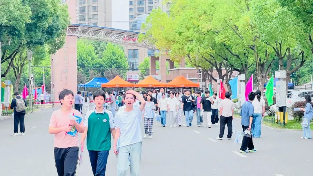 中考系列报道|铃响落笔赴新程,上派初中 2026 年中考圆满收官-第1张图片-四季读书网