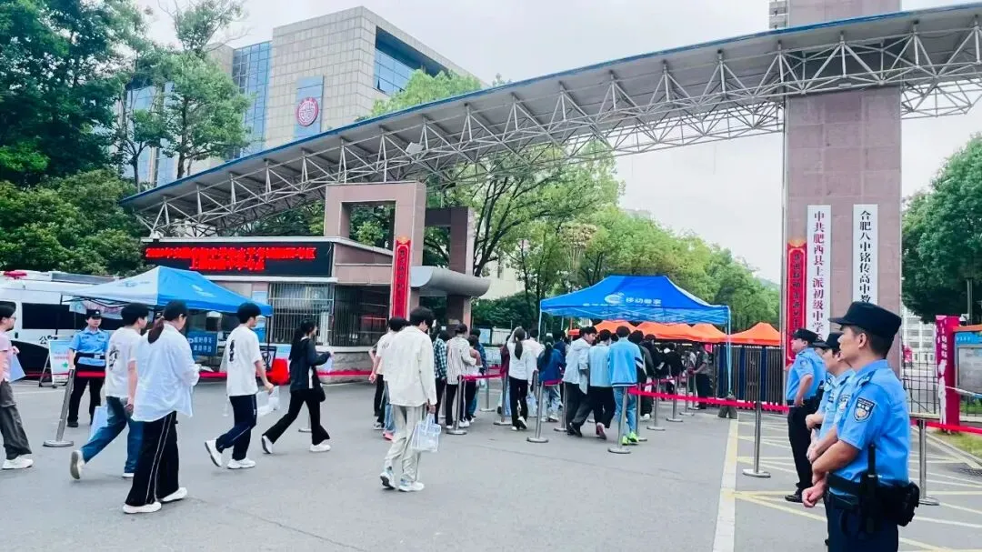 中考系列报道|铃响落笔赴新程,上派初中 2026 年中考圆满收官-第11张图片-四季读书网