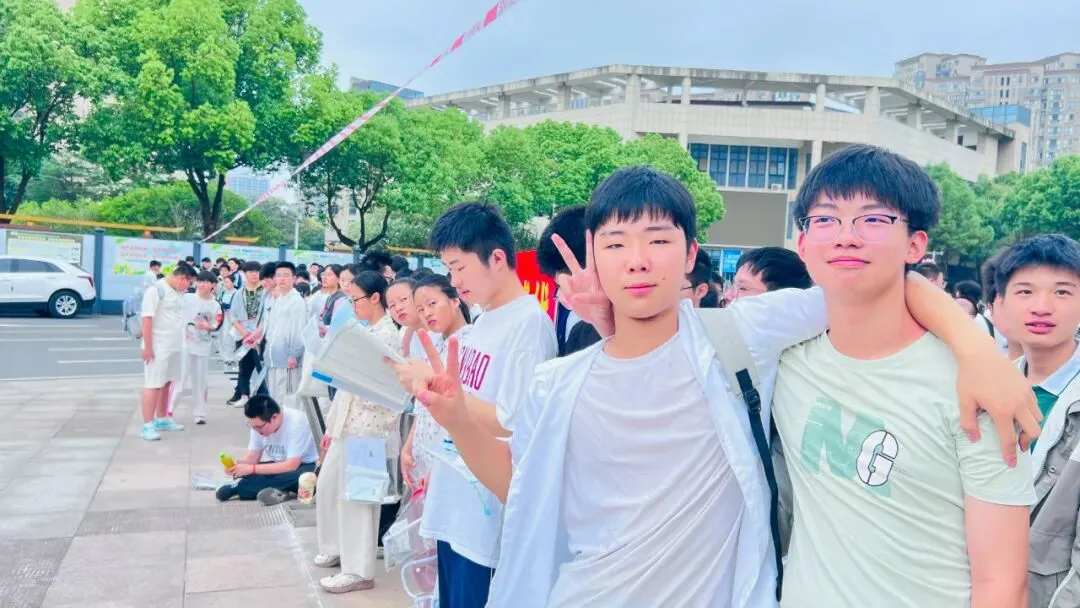 中考系列报道|铃响落笔赴新程,上派初中 2026 年中考圆满收官-第13张图片-四季读书网