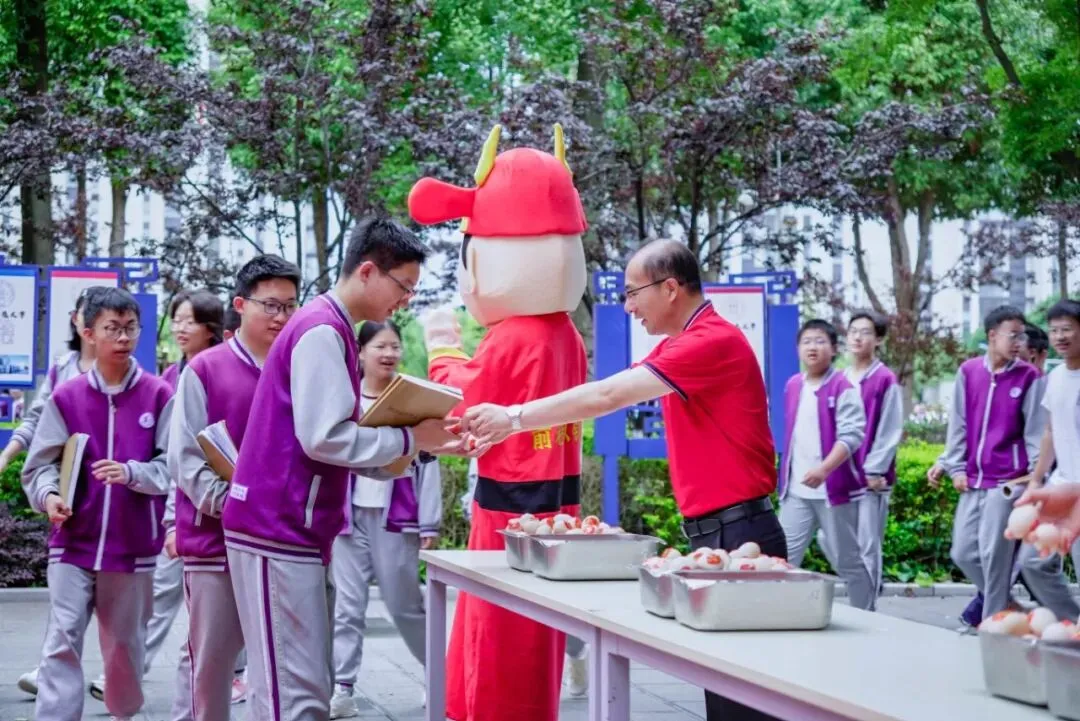 中考直击|今天,他们“主场作战”:满分Buff已叠满!-第5张图片-四季读书网 中考直击|今天,他们“主场作战”:满分Buff已叠满!-第5张图片-四季读书网