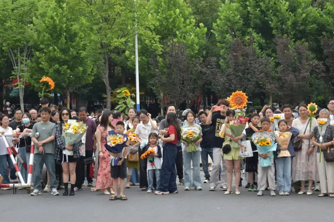 中考系列报道|铃响落笔赴新程,上派初中 2026 年中考圆满收官-第17张图片-四季读书网
