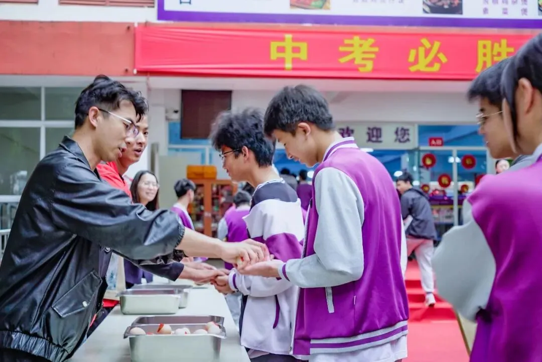 中考直击|今天,他们“主场作战”:满分Buff已叠满!-第9张图片-四季读书网 中考直击|今天,他们“主场作战”:满分Buff已叠满!-第9张图片-四季读书网