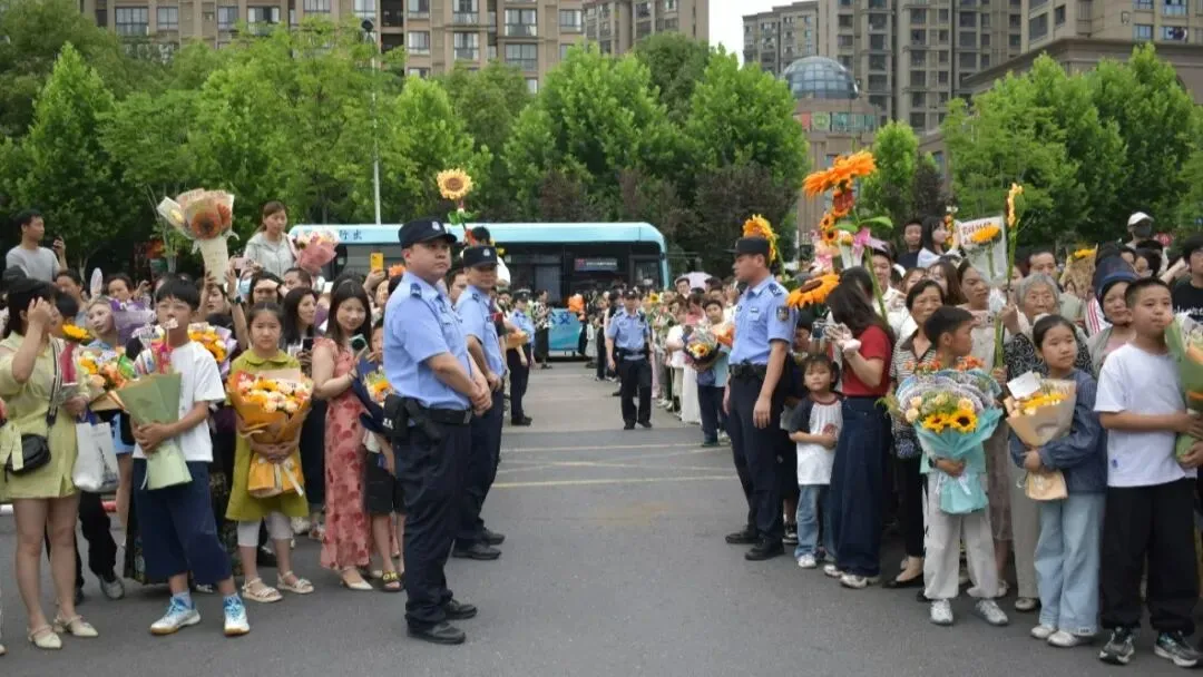 中考系列报道|铃响落笔赴新程,上派初中 2026 年中考圆满收官-第19张图片-四季读书网