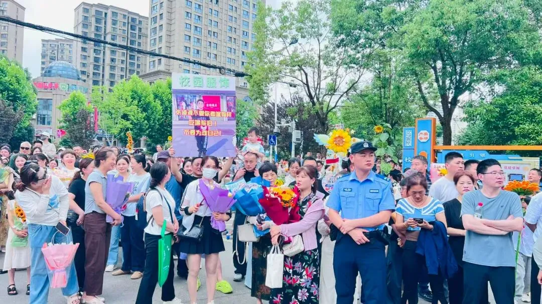 中考系列报道|铃响落笔赴新程,上派初中 2026 年中考圆满收官-第21张图片-四季读书网