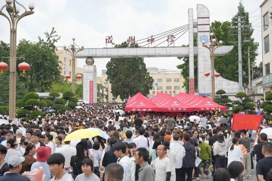 中考首日,成县学子提笔逐梦-第12张图片-四季读书网 中考首日,成县学子提笔逐梦-第12张图片-四季读书网