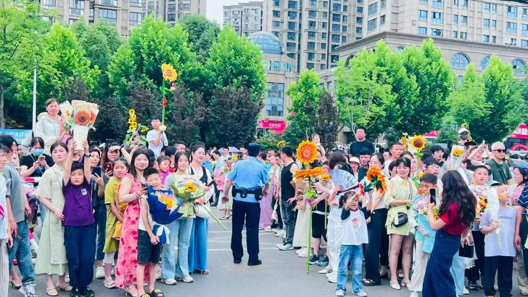 中考系列报道|铃响落笔赴新程,上派初中 2026 年中考圆满收官-第23张图片-四季读书网