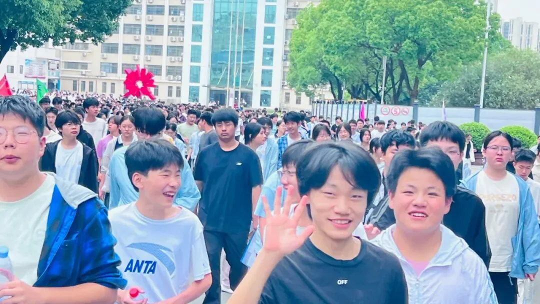 中考系列报道|铃响落笔赴新程,上派初中 2026 年中考圆满收官-第25张图片-四季读书网