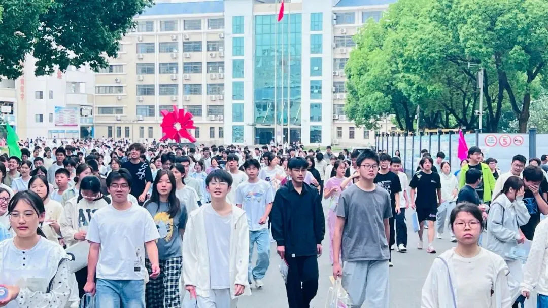 中考系列报道|铃响落笔赴新程,上派初中 2026 年中考圆满收官-第27张图片-四季读书网