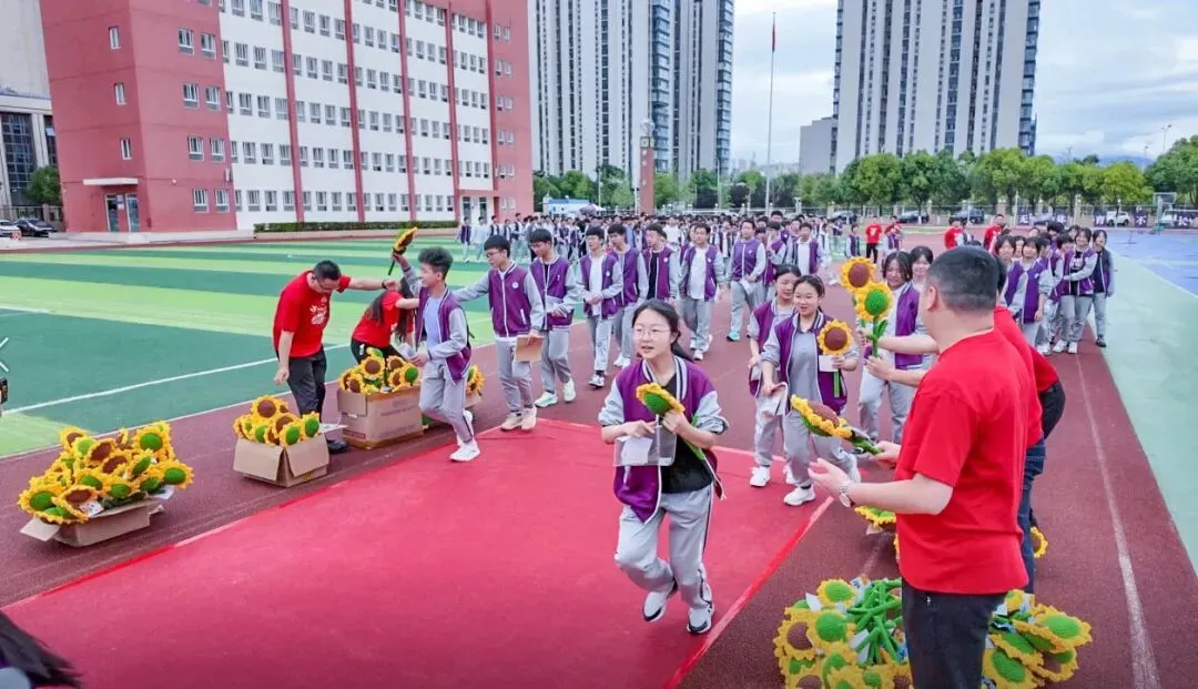 中考直击|今天,他们“主场作战”:满分Buff已叠满!-第19张图片-四季读书网 中考直击|今天,他们“主场作战”:满分Buff已叠满!-第19张图片-四季读书网