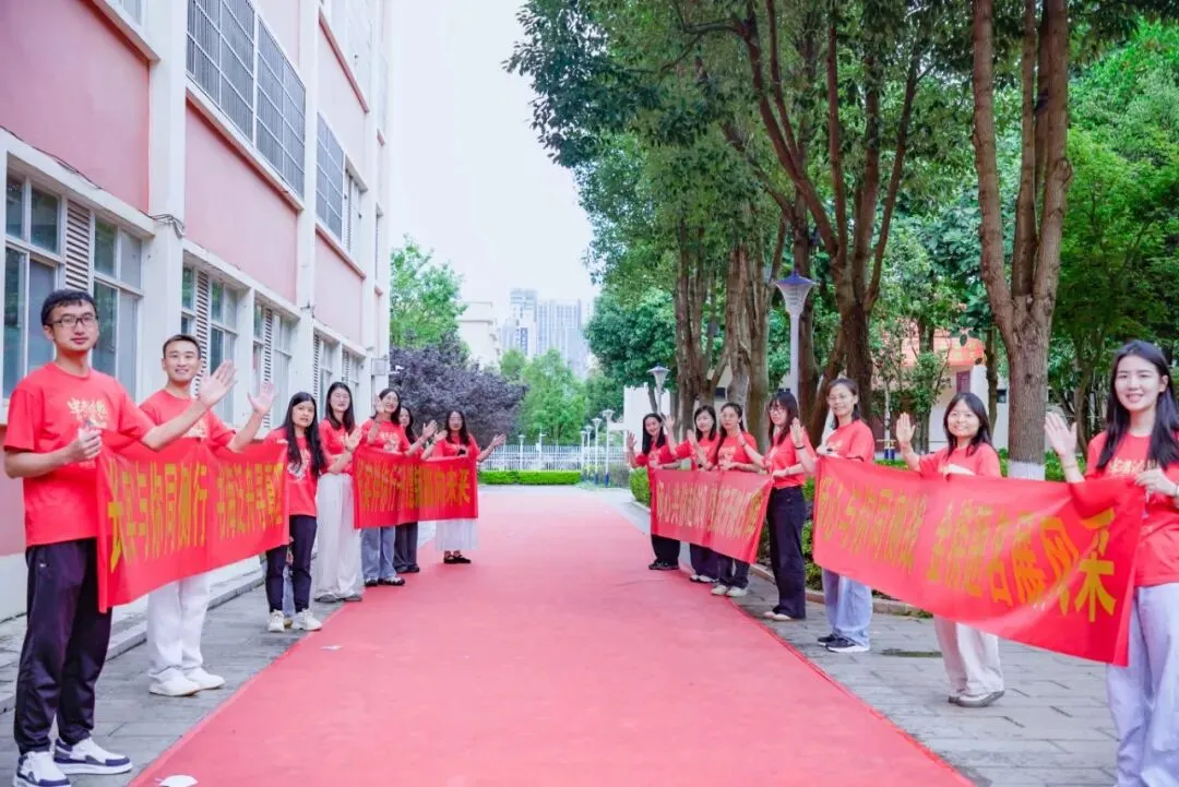 中考直击|今天,他们“主场作战”:满分Buff已叠满!-第26张图片-四季读书网 中考直击|今天,他们“主场作战”:满分Buff已叠满!-第26张图片-四季读书网