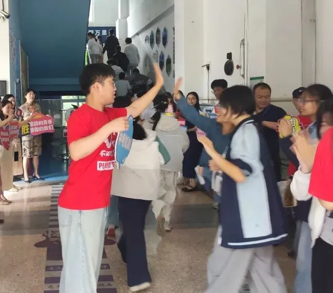 中考加油 | 少年不惧,彼方尚有荣光-第34张图片-四季读书网 中考加油 | 少年不惧,彼方尚有荣光-第34张图片-四季读书网