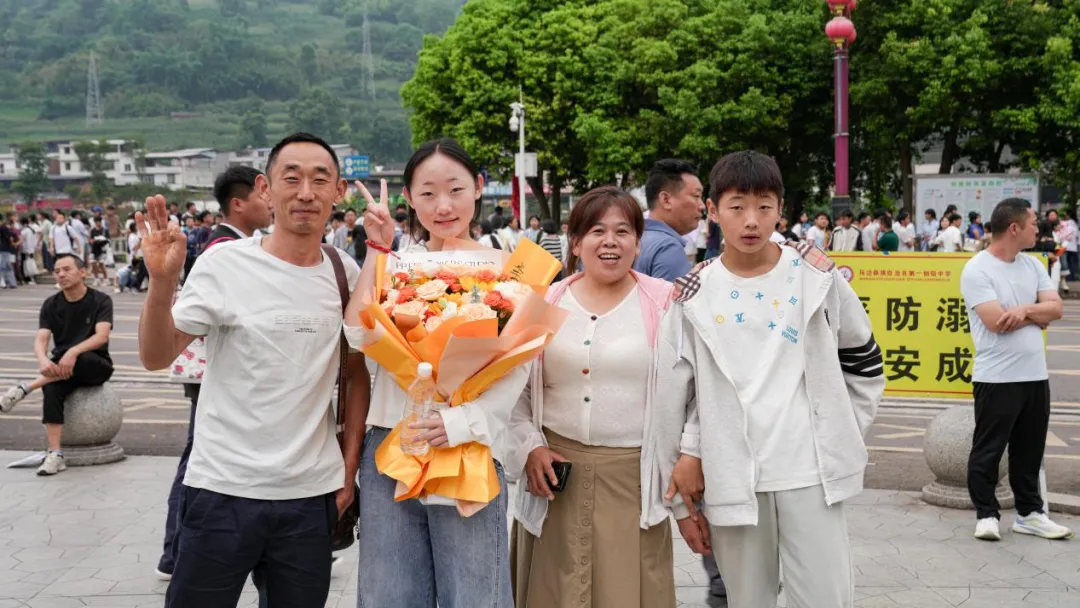 中考落幕!马边少年奔向下一场山海-第7张图片-四季读书网