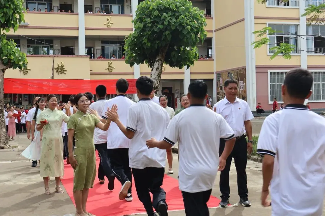 逐梦六月亮剑中考 凝心聚力不负韶华—新城乡中学举行中考考前动员大会-第17张图片-四季读书网