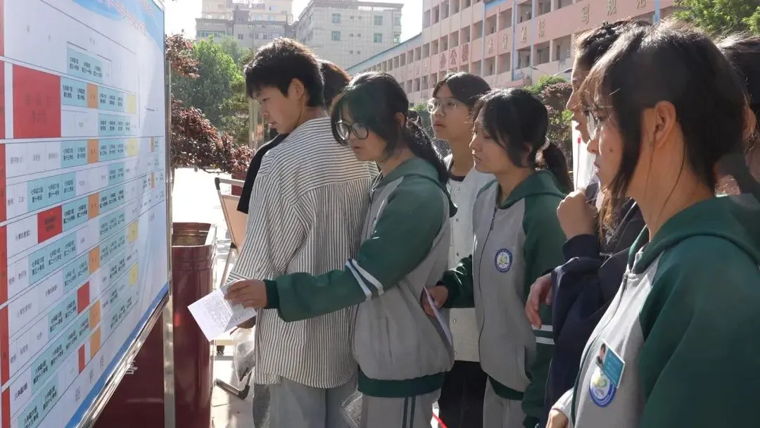 广河县2026年中考今日开考 4234名考生从容赴考 考试平稳有序-第7张图片-四季读书网 广河县2026年中考今日开考 4234名考生从容赴考 考试平稳有序-第7张图片-四季读书网