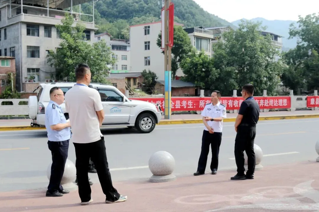 左武顺同志督导检查中考安保工作-第2张图片-四季读书网