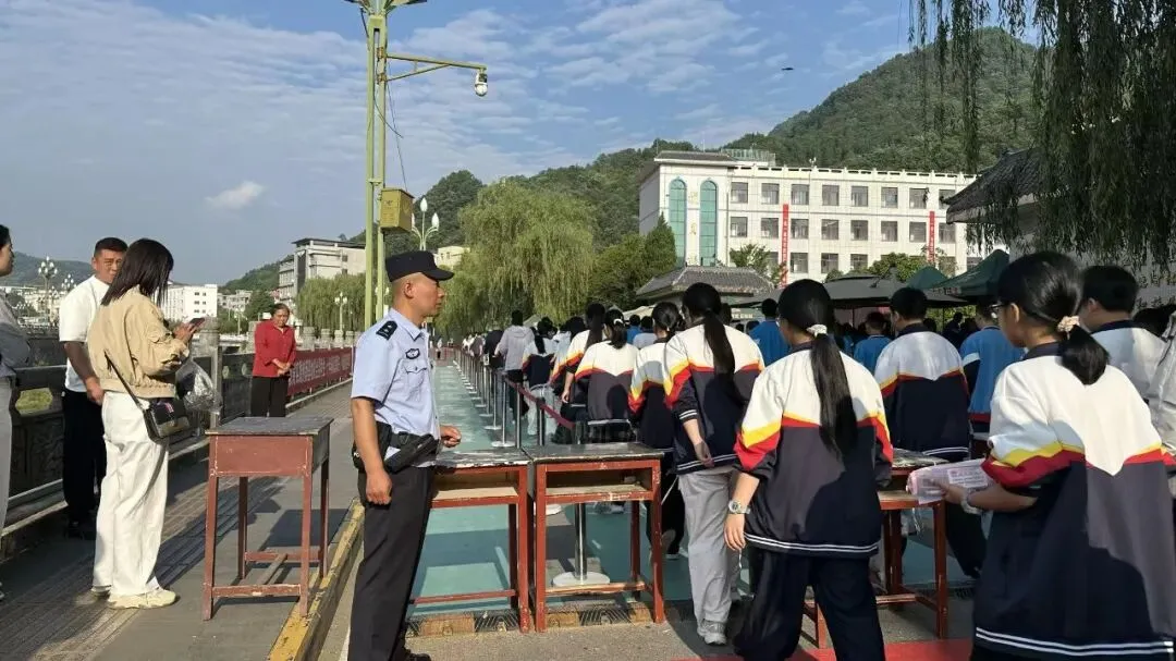 左武顺同志督导检查中考安保工作-第4张图片-四季读书网