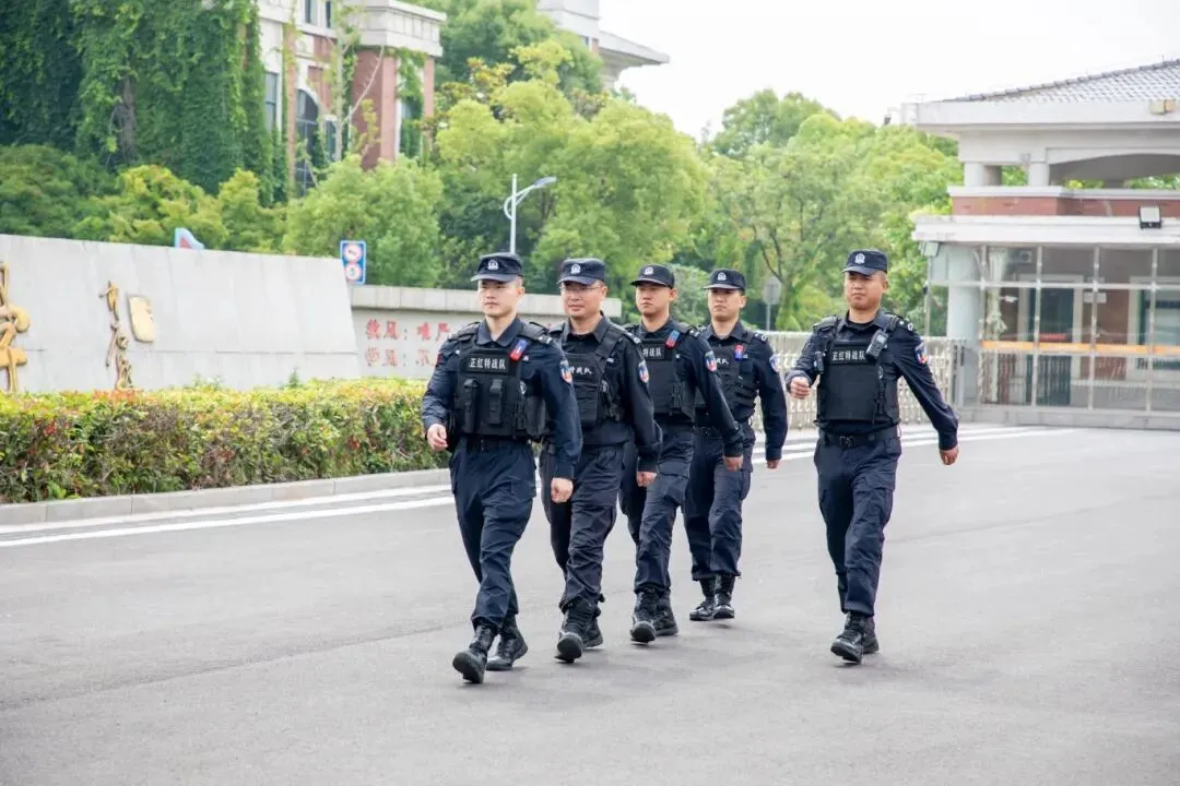 守护继续!直击中考首日现场→-第19张图片-四季读书网 守护继续!直击中考首日现场→-第19张图片-四季读书网