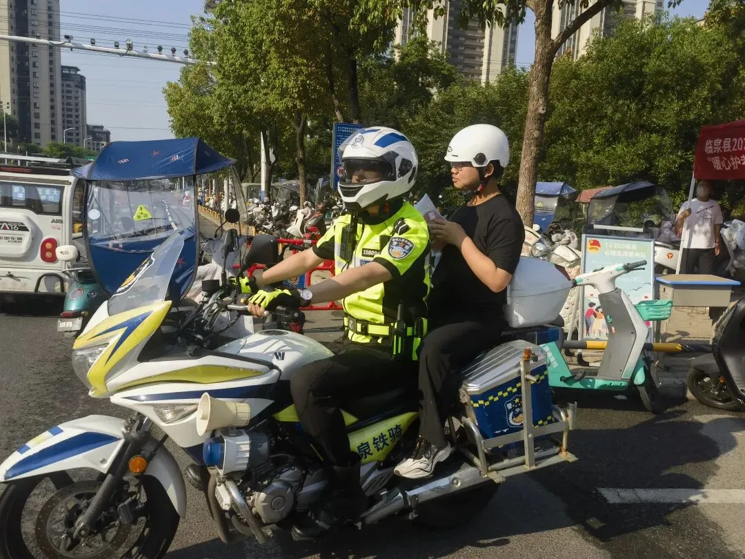 暖心护考 助梦起航 临泉志愿助力中考剪影-第11张图片-四季读书网 暖心护考 助梦起航 临泉志愿助力中考剪影-第11张图片-四季读书网