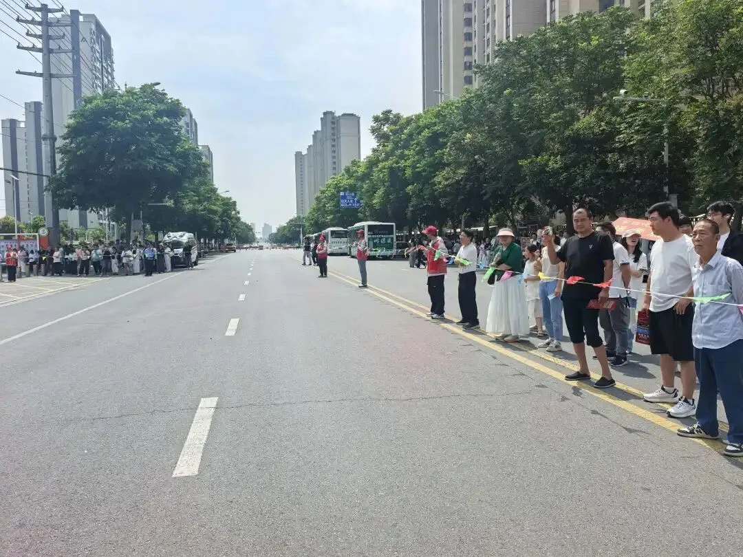 暖心护考 助梦起航 临泉志愿助力中考剪影-第17张图片-四季读书网 暖心护考 助梦起航 临泉志愿助力中考剪影-第17张图片-四季读书网