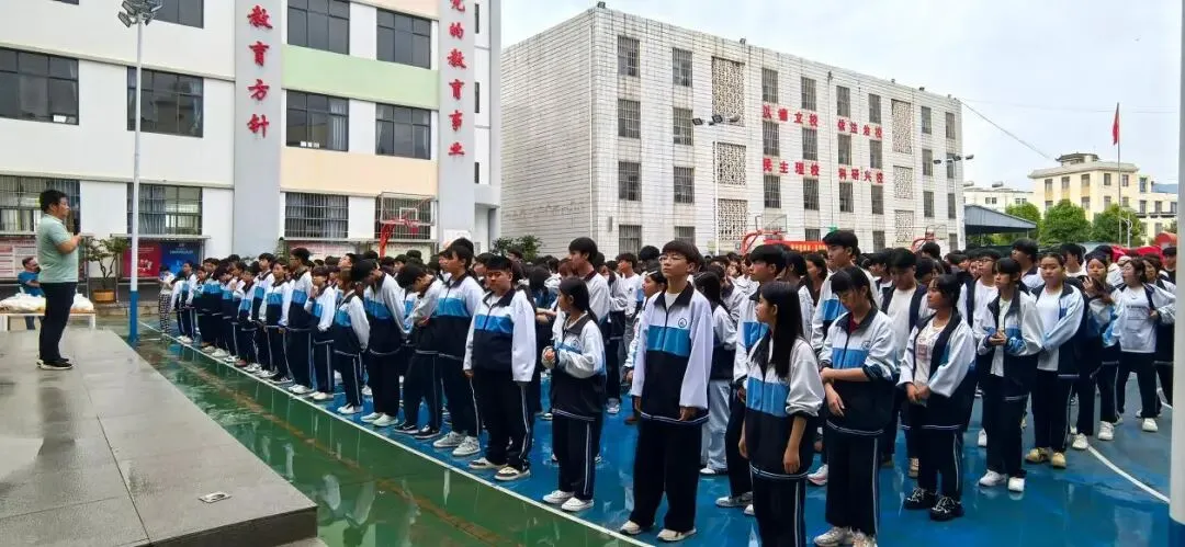 温情伴中考,守护赴芳华——弥勒市新哨中学2026中考暖心护考纪实-第4张图片-四季读书网 温情伴中考,守护赴芳华——弥勒市新哨中学2026中考暖心护考纪实-第4张图片-四季读书网
