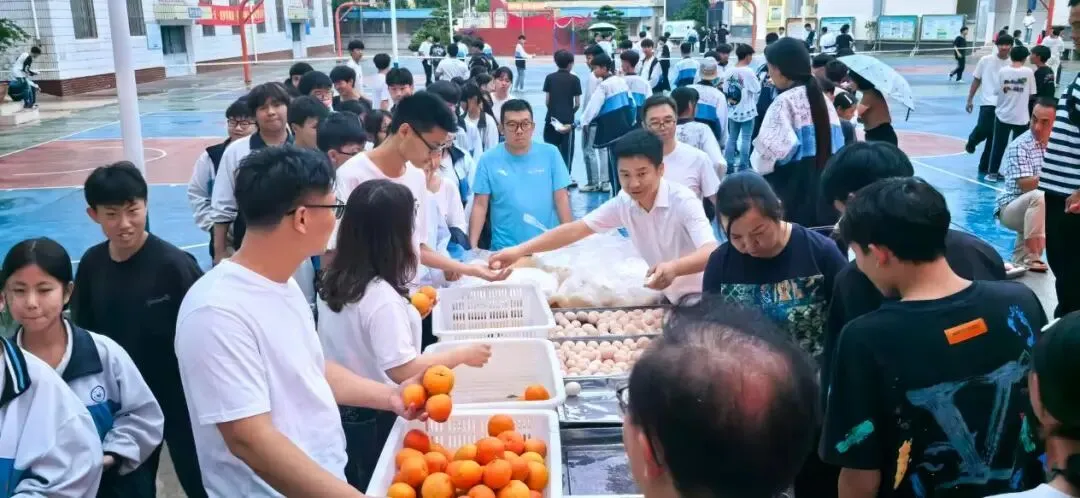 温情伴中考,守护赴芳华——弥勒市新哨中学2026中考暖心护考纪实-第10张图片-四季读书网 温情伴中考,守护赴芳华——弥勒市新哨中学2026中考暖心护考纪实-第10张图片-四季读书网