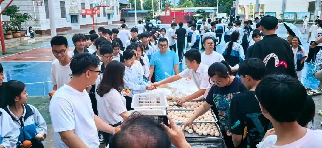 温情伴中考,守护赴芳华——弥勒市新哨中学2026中考暖心护考纪实-第11张图片-四季读书网 温情伴中考,守护赴芳华——弥勒市新哨中学2026中考暖心护考纪实-第11张图片-四季读书网