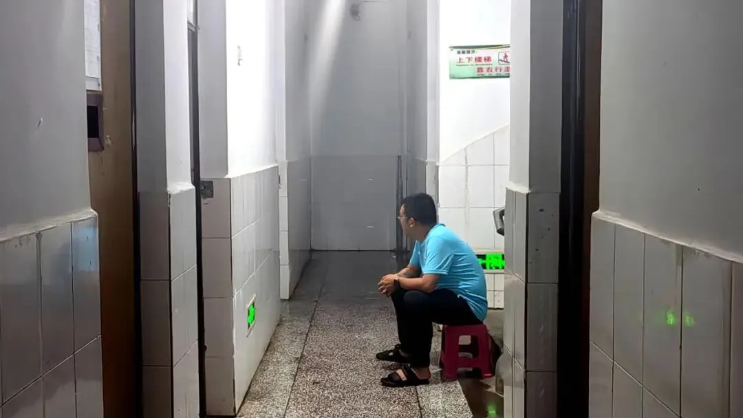 温情伴中考,守护赴芳华——弥勒市新哨中学2026中考暖心护考纪实-第14张图片-四季读书网 温情伴中考,守护赴芳华——弥勒市新哨中学2026中考暖心护考纪实-第14张图片-四季读书网