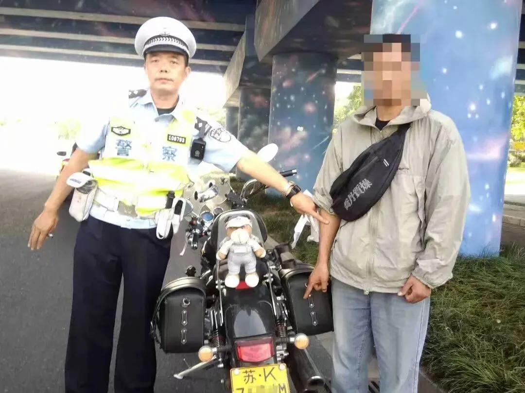 中考期间干这事?扬州5名男子在街头被逮个正着......-第1张图片-四季读书网 中考期间干这事?扬州5名男子在街头被逮个正着......-第1张图片-四季读书网