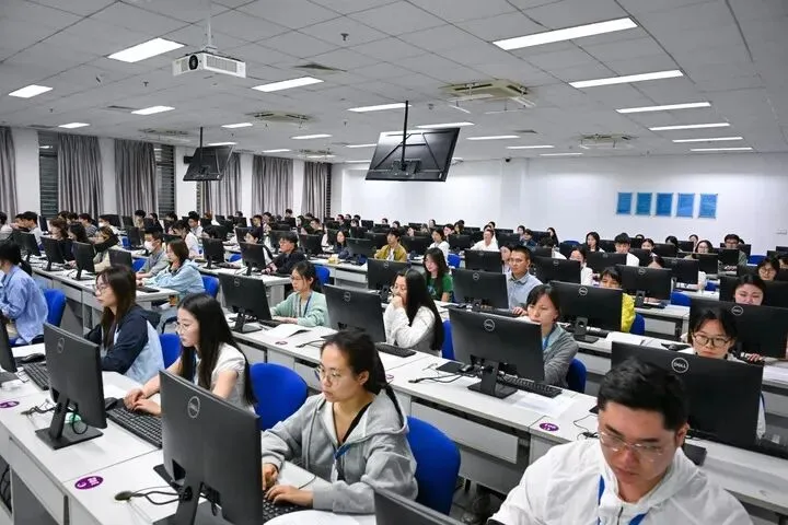 直击江苏2026高考评卷现场!你的试卷原来是这样打分的-第3张图片-四季读书网