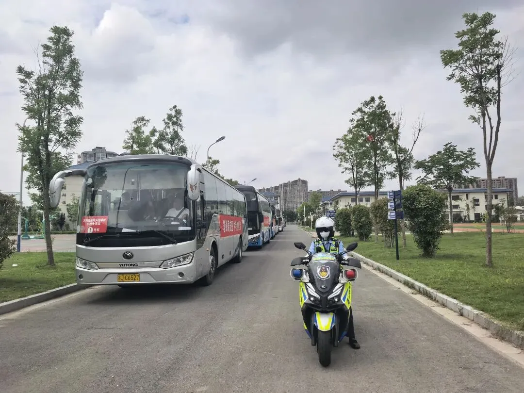 执笔赴考场 少年绽荣光——2026中考加油-第7张图片-四季读书网 执笔赴考场 少年绽荣光——2026中考加油-第7张图片-四季读书网