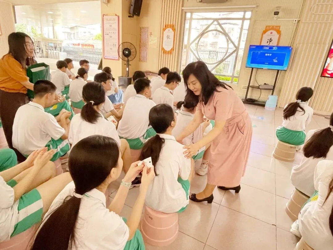 党建动态丨党建暖心送祝福,砥砺少年战中考——广州市南武实验学校党支部开展主题党建活动-第20张图片-四季读书网 党建动态丨党建暖心送祝福,砥砺少年战中考——广州市南武实验学校党支部开展主题党建活动-第20张图片-四季读书网