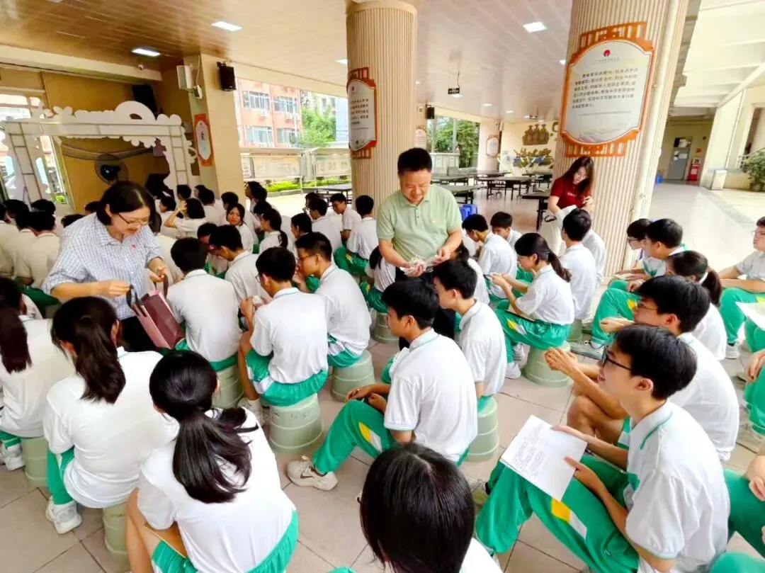 党建动态丨党建暖心送祝福,砥砺少年战中考——广州市南武实验学校党支部开展主题党建活动-第21张图片-四季读书网 党建动态丨党建暖心送祝福,砥砺少年战中考——广州市南武实验学校党支部开展主题党建活动-第21张图片-四季读书网