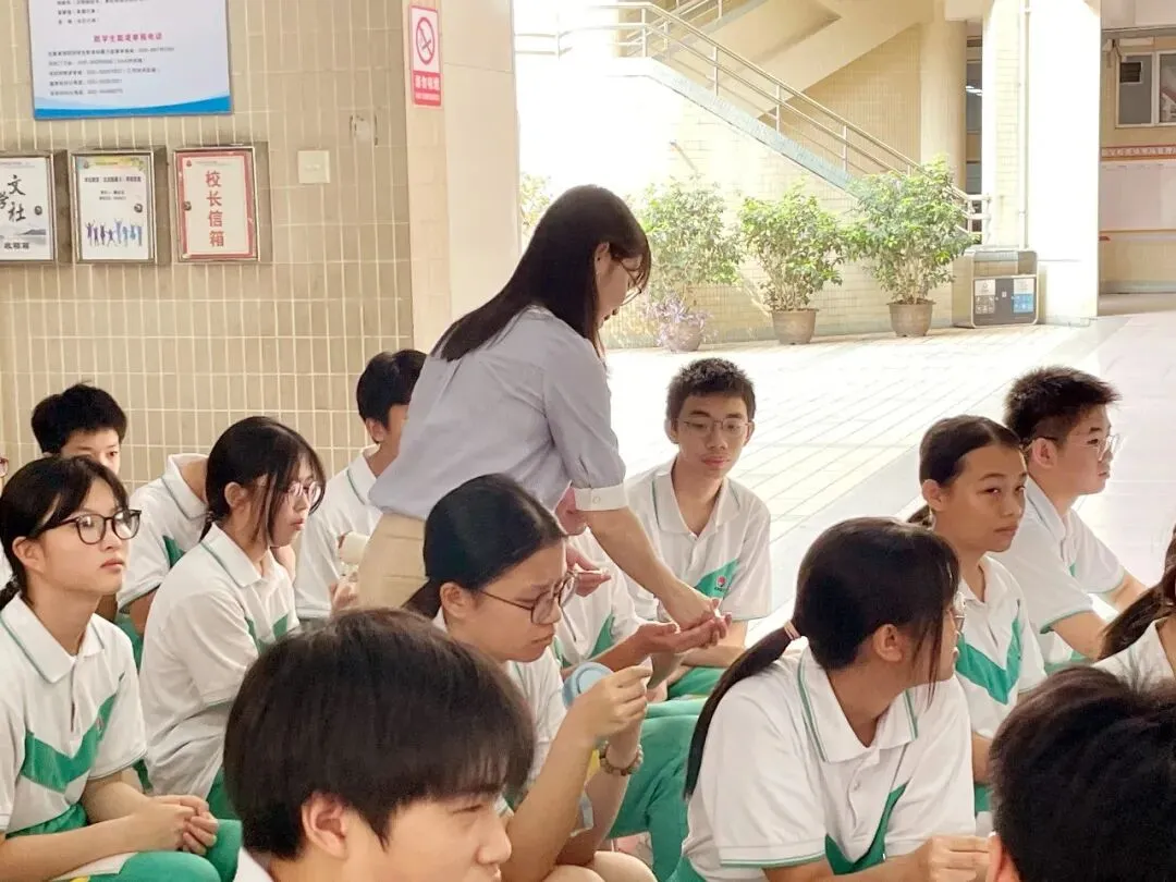 党建动态丨党建暖心送祝福,砥砺少年战中考——广州市南武实验学校党支部开展主题党建活动-第22张图片-四季读书网 党建动态丨党建暖心送祝福,砥砺少年战中考——广州市南武实验学校党支部开展主题党建活动-第22张图片-四季读书网