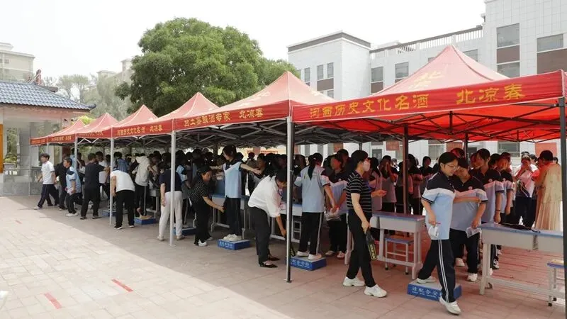 逐梦考场!临泽县2418名学子迎战中考-第6张图片-四季读书网 逐梦考场!临泽县2418名学子迎战中考-第6张图片-四季读书网
