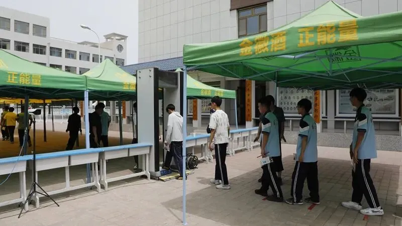 逐梦考场!临泽县2418名学子迎战中考-第7张图片-四季读书网 逐梦考场!临泽县2418名学子迎战中考-第7张图片-四季读书网