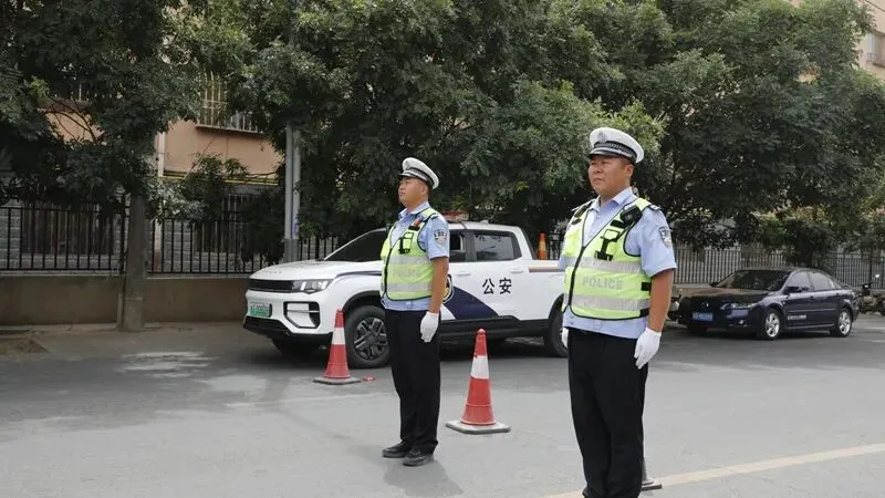 逐梦考场!临泽县2418名学子迎战中考-第8张图片-四季读书网 逐梦考场!临泽县2418名学子迎战中考-第8张图片-四季读书网