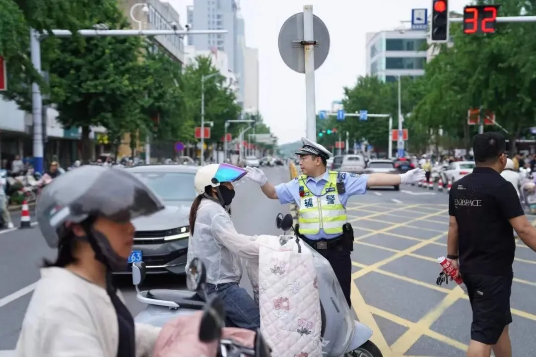 中考落幕,“护航答卷”已提交!-第11张图片-四季读书网 中考落幕,“护航答卷”已提交!-第11张图片-四季读书网