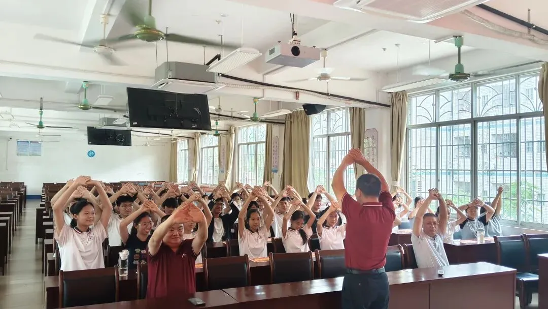 象州县中学初三海亮英才班5月模拟考试表彰大会暨中考动员大会-第7张图片-四季读书网