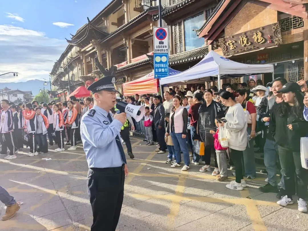 “警”随中考,护航依旧-第4张图片-四季读书网 “警”随中考,护航依旧-第4张图片-四季读书网