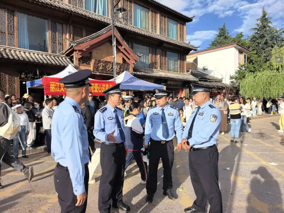 “警”随中考,护航依旧-第5张图片-四季读书网 “警”随中考,护航依旧-第5张图片-四季读书网