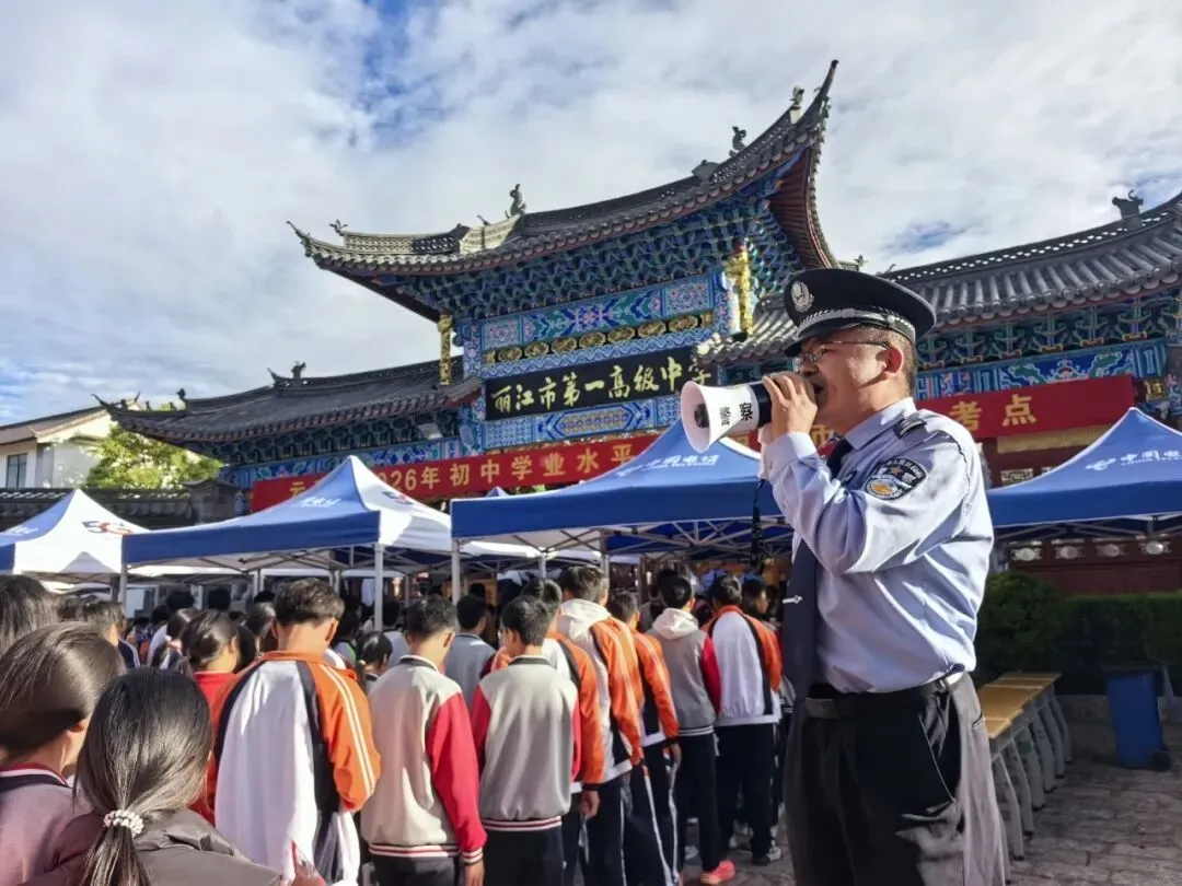 “警”随中考,护航依旧-第13张图片-四季读书网 “警”随中考,护航依旧-第13张图片-四季读书网