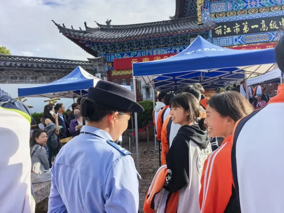 “警”随中考,护航依旧-第14张图片-四季读书网 “警”随中考,护航依旧-第14张图片-四季读书网
