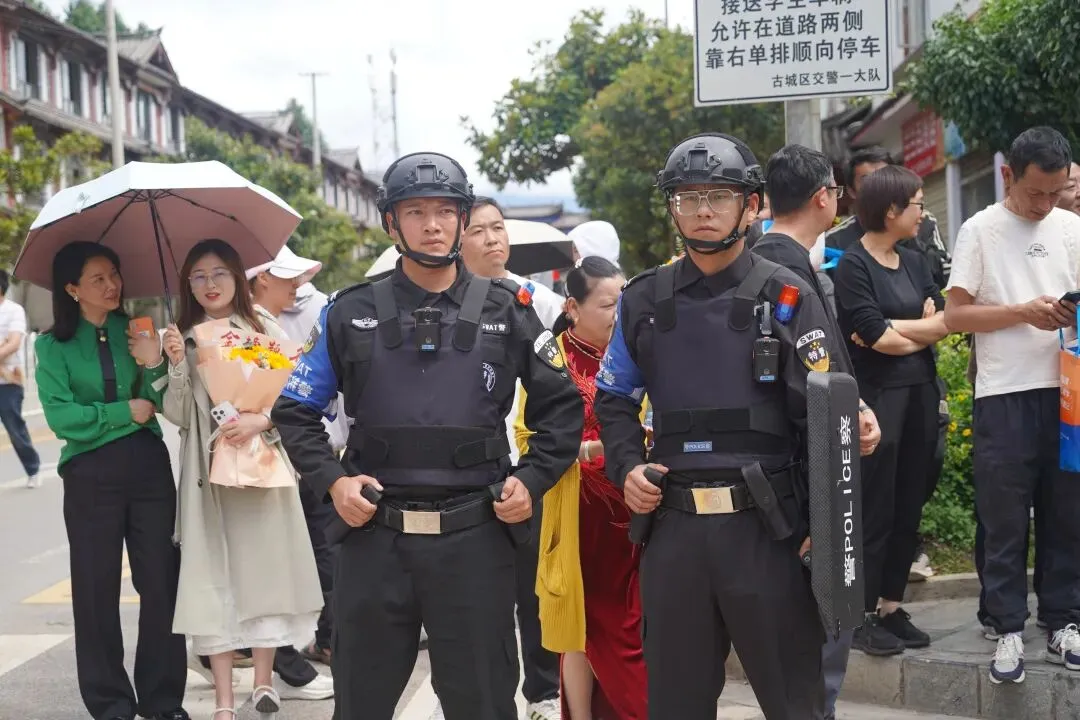 “警”随中考,护航依旧-第19张图片-四季读书网 “警”随中考,护航依旧-第19张图片-四季读书网