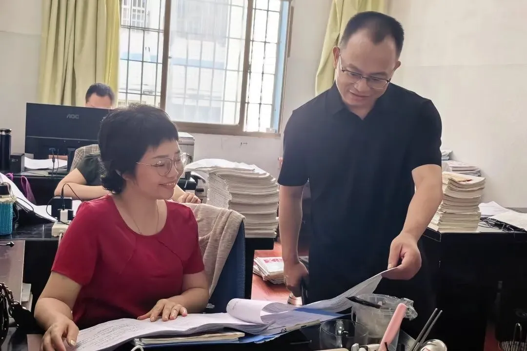 暖心慰问鼓干劲 殷切关怀助中考 ——县领导冯雁到日新学校慰问初三师生-第28张图片-四季读书网 暖心慰问鼓干劲 殷切关怀助中考 ——县领导冯雁到日新学校慰问初三师生-第28张图片-四季读书网