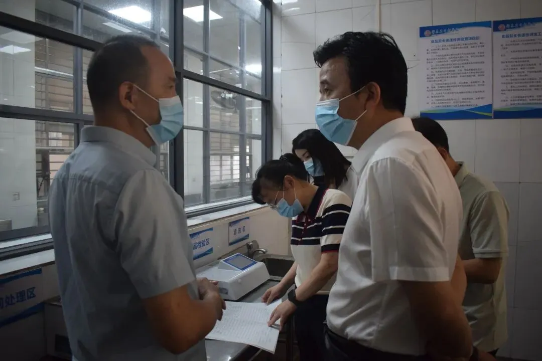 暖心慰问鼓干劲 殷切关怀助中考 ——县领导冯雁到日新学校慰问初三师生-第31张图片-四季读书网 暖心慰问鼓干劲 殷切关怀助中考 ——县领导冯雁到日新学校慰问初三师生-第31张图片-四季读书网