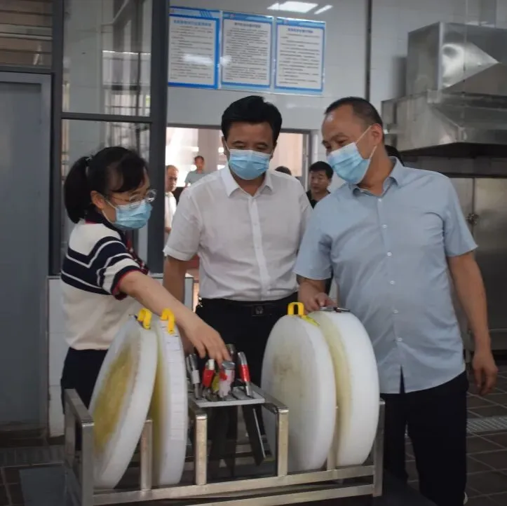 暖心慰问鼓干劲 殷切关怀助中考 ——县领导冯雁到日新学校慰问初三师生-第34张图片-四季读书网 暖心慰问鼓干劲 殷切关怀助中考 ——县领导冯雁到日新学校慰问初三师生-第34张图片-四季读书网