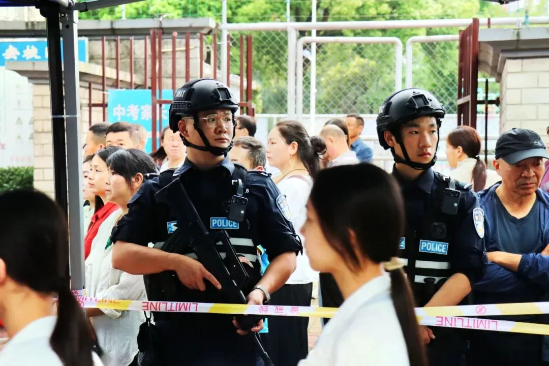 今天,池州中考考场外拍下→-第8张图片-四季读书网