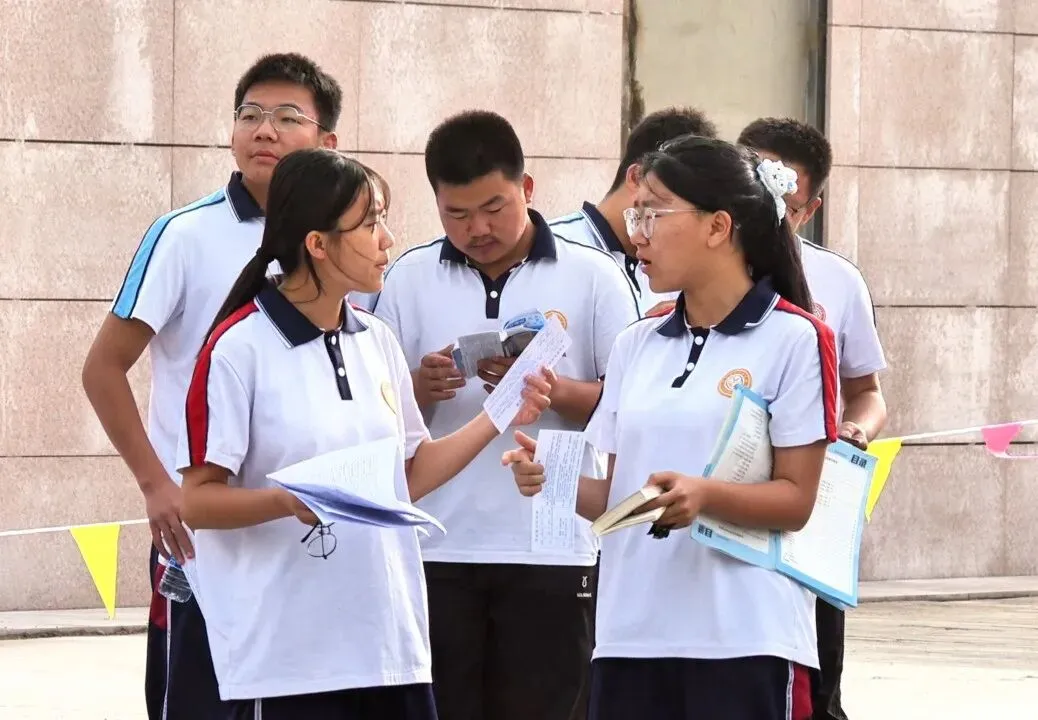 开考!高台1220名学子迎战中考-第4张图片-四季读书网 开考!高台1220名学子迎战中考-第4张图片-四季读书网